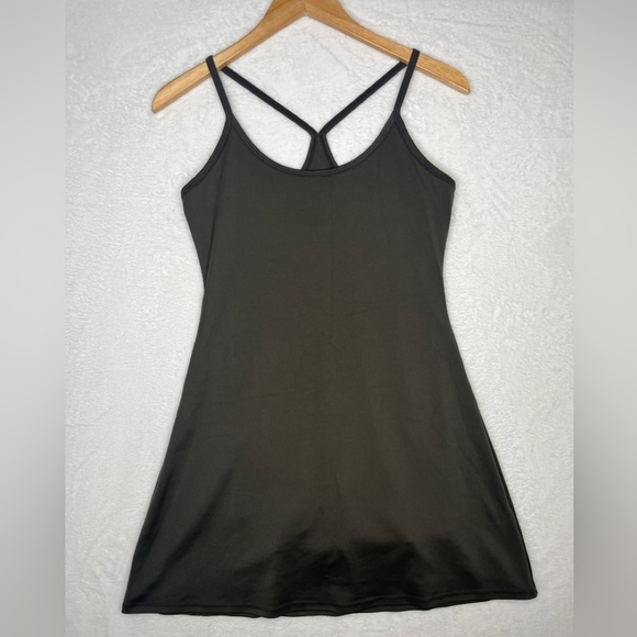 Quince Ultra-Form Active Dress Olive Green Racerback XS Pickleball Outdoors EUC - Picture 5 of 12